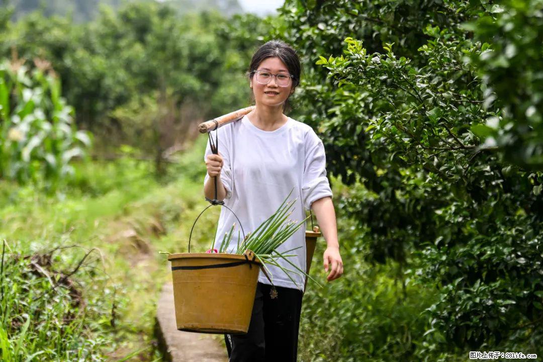 全网追的“扁担女孩”，找了一份暑假工，时薪12元 - 保山生活资讯 - 保山28生活网 bs.28life.com