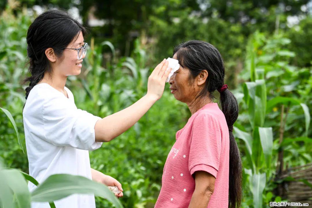 全网追的“扁担女孩”，找了一份暑假工，时薪12元 - 保山生活资讯 - 保山28生活网 bs.28life.com